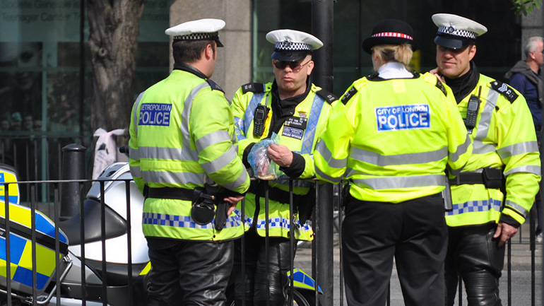 Βρετανία: Εκατοντάδες αστυνομικοί θα απολυθούν στο πλαίσιο εξυγίανσης του Σώματος